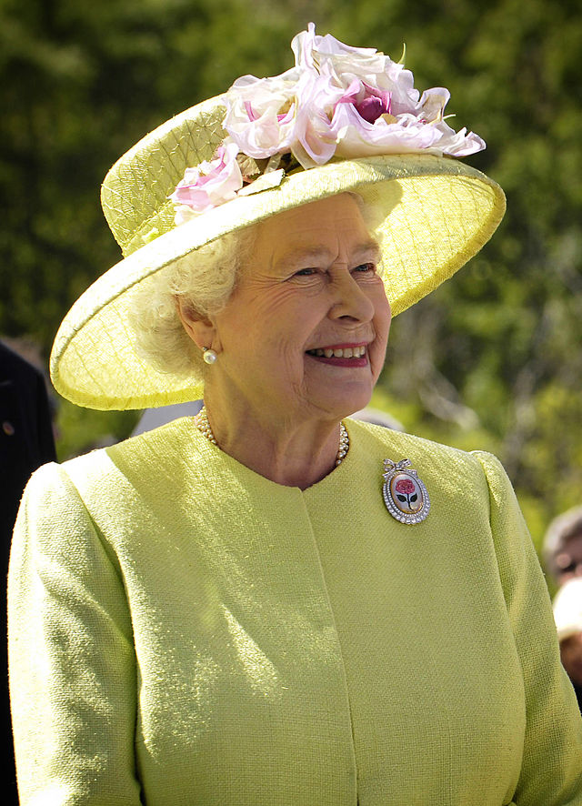 640px Elizabeth II greets NASA GSFC employees May 8 2007 edit - How Elizabeth II became our Queen overnight: 8 facts you may not know about Her Majesty