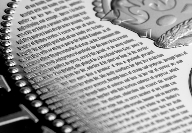 Kings Speech Silver 5oz Close up 03 - The Silver Coin that Speaks Volumes: An Entire Speech Engraved in Precious Metal