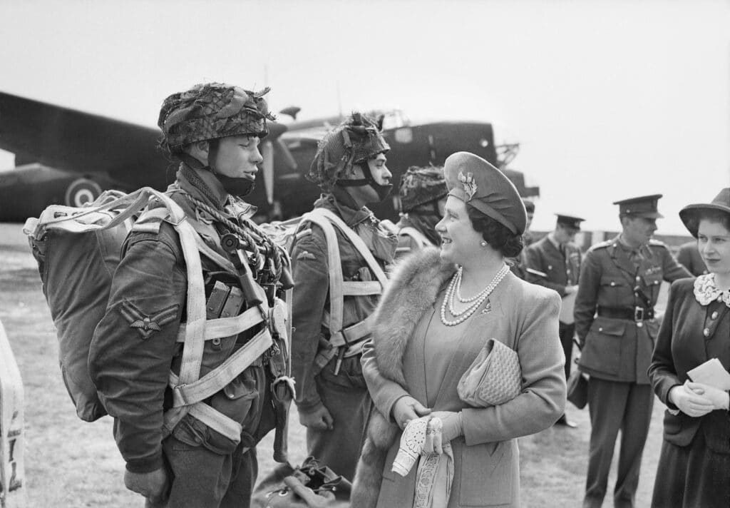 Queen Mother inspecting paratroopers 1024x712 - Marking 125 Years: A Tribute to the Queen Mother’s Legacy